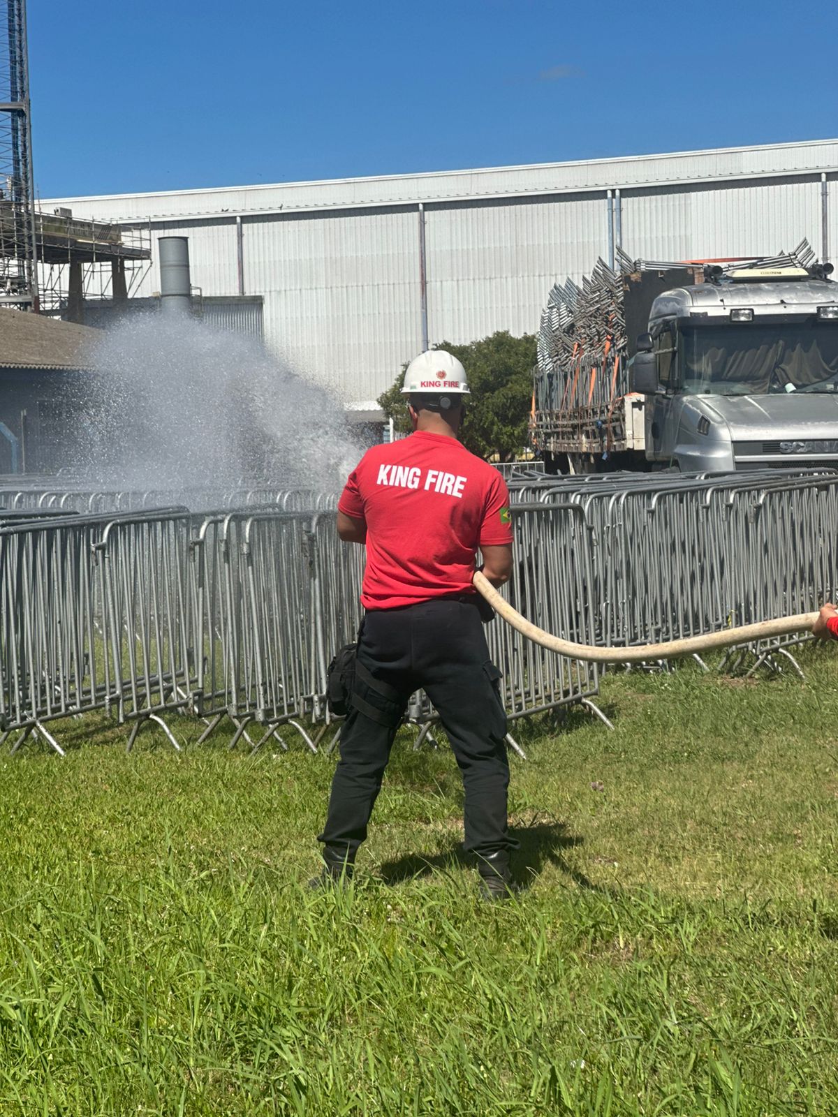 Combate a incêndio com mangueira